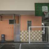 Nello spazio, da cui si accede anche al Palazzo dei Missionari, trovano posto il campetto di calcio, la mensa e aule per il catechismo